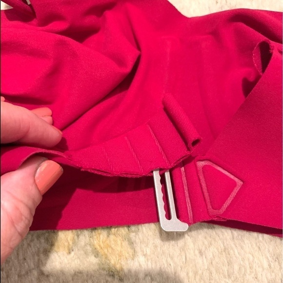 🔥Falke Bra,34D,Cranberry Ergonomic,German Engineered,Price is Firm, Incredible - Picture 5 of 10